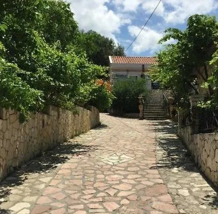 Jenny Studios Hotell 2*